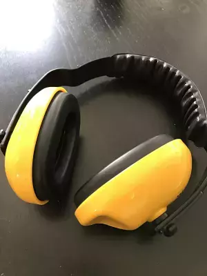 「イキがってる」わけじゃない！聴覚過敏の味方、イヤーマフを知ってほしい