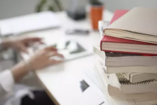 DSM-5（精神障害の診断と統計マニュアル第5版）とは？概要、作成目的、ICDとの違いを解説します