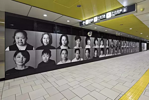 母の日に寄せて-表参道でダウン症の子と母の写真展が開催(5/8-5/14)