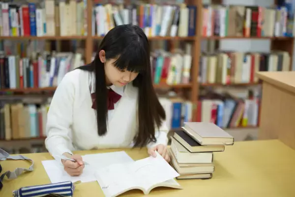 視覚過敏とは？視覚過敏の子どもはどんなふうに見えるの？困りごとと対処法、発達障害との関係も紹介します