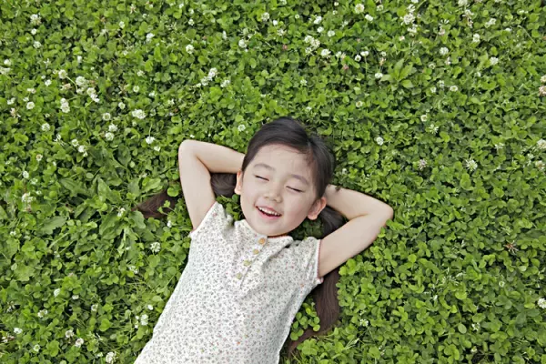 視覚過敏とは？視覚過敏の子どもはどんなふうに見えるの？困りごとと対処法、発達障害との関係も紹介します