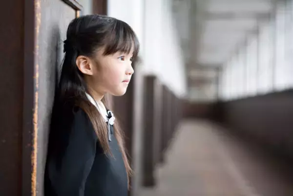 「友だちと一緒なのにひとりぼっち」アスペルガーの娘が抱える孤独の正体と、親の私が願うこと