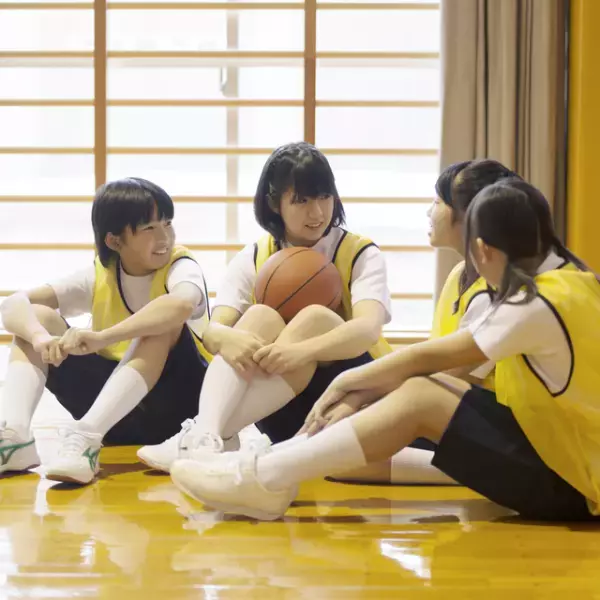 「友だちと一緒なのにひとりぼっち」アスペルガーの娘が抱える孤独の正体と、親の私が願うこと