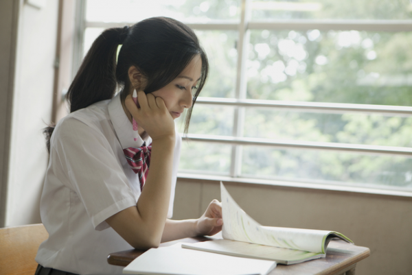 場面緘黙 かんもく の原因とは 声が出ない要因 子どもの緘黙 はなぜ起こる 大人の場合は について解説 17年5月31日 ウーマンエキサイト 1 6