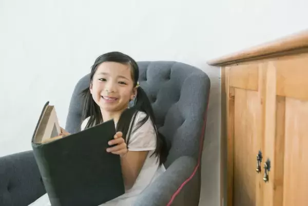 「アーレン症候群」を知っていますか。文字が回ったり歪んだり…娘の検査からアーレンレンズを手にするまで