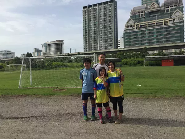 ある日、夫が海外転勤に。妻と障害のある子は一緒に行ける？ダウン症のわが子を連れての駐在経験