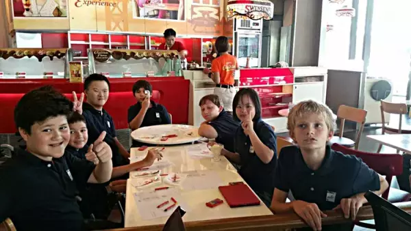 ある日、夫が海外転勤に。妻と障害のある子は一緒に行ける？ダウン症のわが子を連れての駐在経験