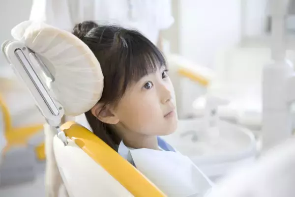 介助犬が自閉症の子どもの歯科治療をサポート！南米チリでの進んだ取り組みを紹介