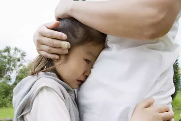 自分への問いかけかわからない！？クラスの会話すべてに首を突っ込む原因は聴覚の過敏性にあった！