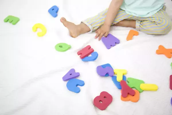 ADHD治療薬インチュニブ(グアンファシン)の効果や副作用は？ストラテラ、コンサータとの違いも解説