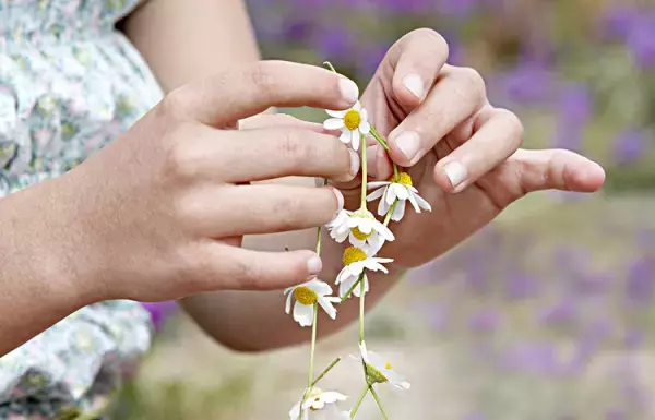 ダウン症の治療法は？効果的な治療薬は存在するの？合併症の治療、療育、最先端の研究までご紹介します