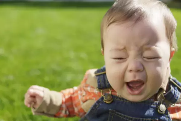 赤ちゃんと目が合わない…原因や疾患・自閉症スペクトラム障害との関係、 育児不安への対処法まとめ