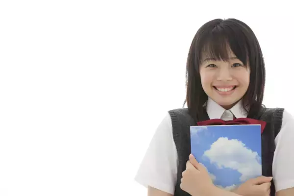 不登校も経験した娘、涙の卒業式…。辞めたがっていた高校の「学習発表会」で見た成長とは