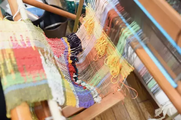 キズもほつれもあなたの作品！「さをり織り」で子どもの個性が輝く放課後デイ・SAORI Hands