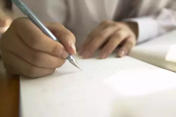 【発達障害と成績表】特別支援学級と通常学級で違うの？子どもたちの未来に関わる大問題を知ってください