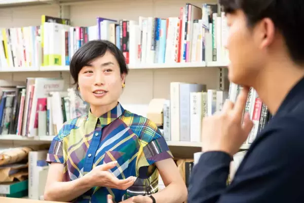 コントロールを外れて暴れる体と、終わりのない追いかけっこー『どもる体』伊藤亜紗さん×発達ナビ編集長