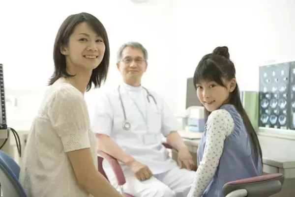 子どもが病院を嫌がったときは「代理受診」を。病院とつながり続けるメリットとは？親のケアや将来の年金にも関わる!?