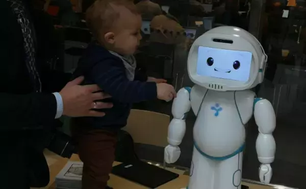 AIロボは療育の達人!?欧州発の療育ロボ「QTrobot」のスゴイ機能を取材