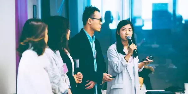 最新テクノロジーが吃音ケアを変える⁉︎疑似体験で苦手克服を目指す「VRアプリ」実用化 へ