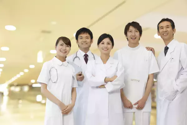 発達障害のある子の支援を、支える家族の「生きにくさ」とともに紐解く――精神科医・田中康雄が描くこれからの精神科医療