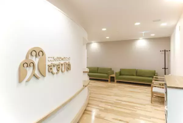 発達障害のある子の支援を、支える家族の「生きにくさ」とともに紐解く――精神科医・田中康雄が描くこれからの精神科医療