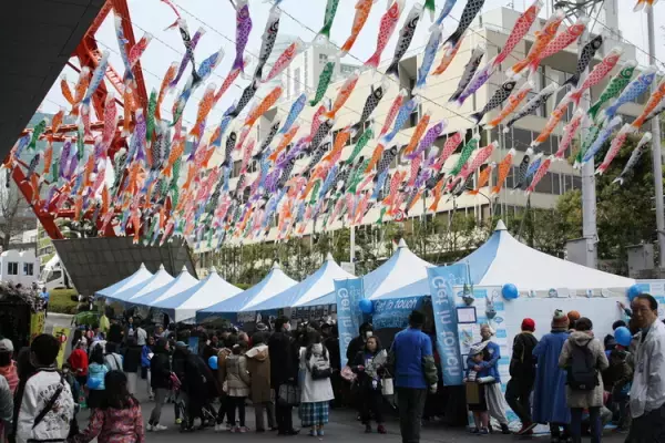 誰もが暮らしやすい、まぜこぜの社会って？会場が青に染まった「世界自閉症啓発デー」イベントを取材