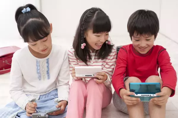 ずっと一緒でイライラ？親も子もラクになる「声かけ変換」にチャレンジ。「いい加減にしなさい！」も変換すると…楽々かあさんの「声かけ変換表」も