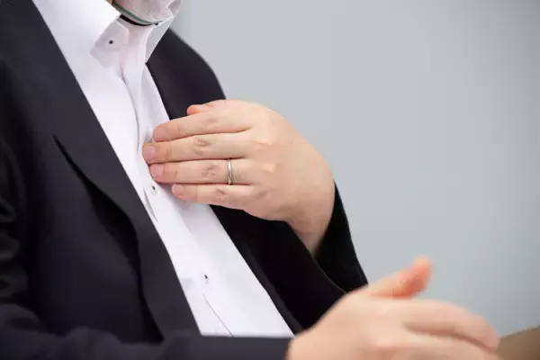 突然のクビ通達、2度の休職を経て。ADHDの自分が「働ける」仕組みを追求して得た幸せーー高梨健太郎さん【連載】すてきなミドルエイジを目指して