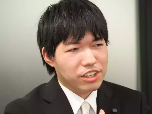 大学での挫折、引きこもり、24歳での再診断。発達障害の彼を「僕らが一番苦手なことができる子」と評価する職場と出合うまで――――発達障害を描いたCMプロデューサーが聞く【連載 #見えない障害と生きる】