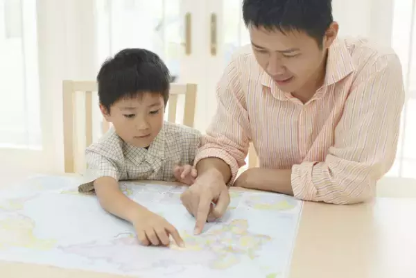 「ちょっと」「もうすぐ」「しっかり」…その「あいまい言葉」子どもに伝わっていないかも？今日から試せる、楽々かあさんの超・具体的な「声かけ変換術」