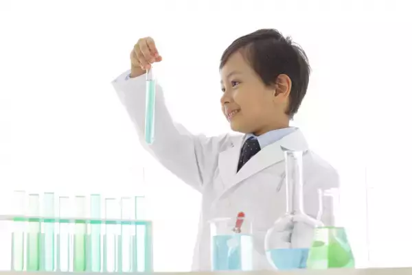 「ちょっと」「もうすぐ」「しっかり」…その「あいまい言葉」子どもに伝わっていないかも？今日から試せる、楽々かあさんの超・具体的な「声かけ変換術」