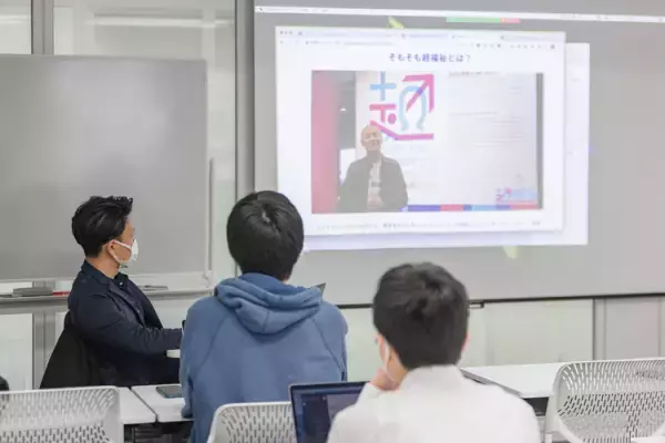 テストも校則もない。高等部在学中からインターン―学びながら社会と繋がり、実践的なITスキルを身につける。多様な働き方にマッチする人を育てる「バンタンテックフォードアカデミー」を取材。生徒インタビューも