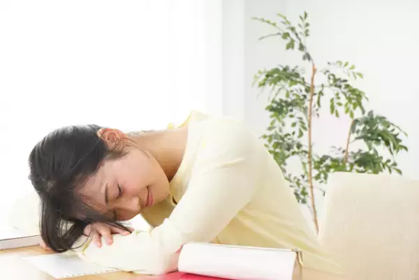 睡眠薬「ロゼレム」はどんな薬？他の薬との違いは？使用方法や効果、副作用について詳しく解説します