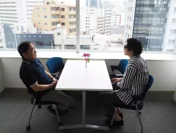 教師になった理由は「つらい思いは自分で最後にしたい」。文字が読めず死すら考えて――発達障害を描いたCMプロデューサーが聞く【連載 #見えない障害と生きる】