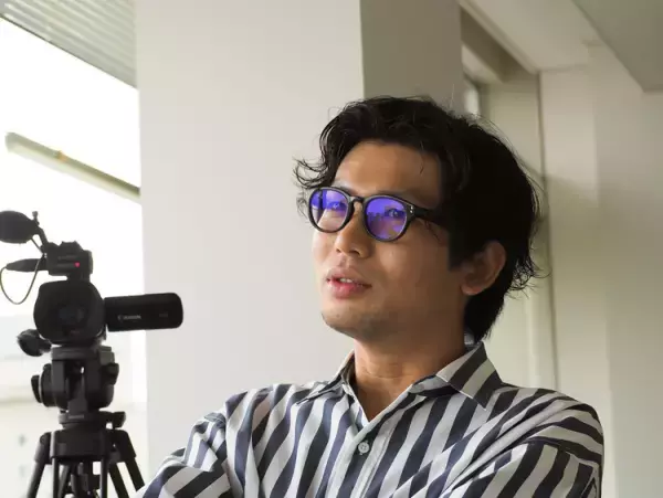 教師になった理由は「つらい思いは自分で最後にしたい」。文字が読めず死すら考えて――発達障害を描いたCMプロデューサーが聞く【連載 #見えない障害と生きる】