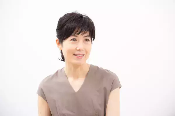 【小島慶子さん取材】「助けて」が言えなかった子ども時代。天職との出合いや、41歳で発達障害と分かるまでの苦悩も
