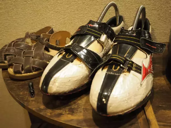 「障害はギフト」特性を強みにした靴磨き職人。いじめ、うつ、パニック障害でも、磨くことが心を支えた。――発達障害を描いたCMプロデューサーが聞く【見えない障害と生きる】