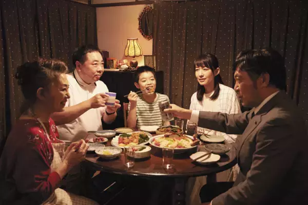 50歳の自閉症息子がグループホームへ。老いた母の葛藤、不寛容な社会への働きかけが起こす変化とはーー加賀まりこ・塚地武雅出演 映画「梅切らぬバカ」が11月12日公開