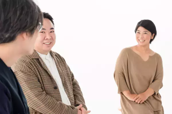 映画『梅切らぬバカ』監督・脚本の和島香太郎さん、自閉症の「忠さん」を好演した塚地武雅さんを取材。当事者、地域の人々、双方の視点で描いた背景や想いとは？