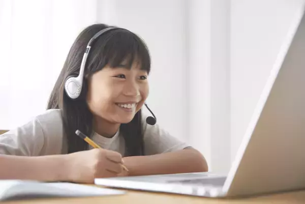 体験受付中！算数、英語からイラスト、ダンス、ゲームまで。発達が気になるお子さんの習いごと、安心できる自宅ではじめませんか？オンラインの習いごと特集