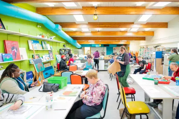 カナダの障害者芸術団体「NaAC」による展覧会「マイ・イマジネーション」。芸術を通して価値観や視点を学ぶ機会をーー代表、キュレーターへのインタビューも