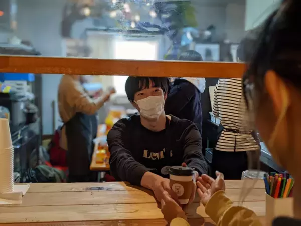 吃音がある少女の夢から誕生。「注文に時間がかかるカフェ」が目指す未来