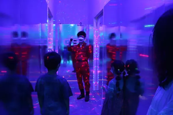 夏休みに！暗闇を旅する特別な体験や、多様性を理解する対話をしてみませんか？ダイアローグ・ジャパン・ソサエティ3つの体験型プログラムが登場！