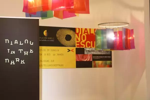 夏休みに！暗闇を旅する特別な体験や、多様性を理解する対話をしてみませんか？ダイアローグ・ジャパン・ソサエティ3つの体験型プログラムが登場！