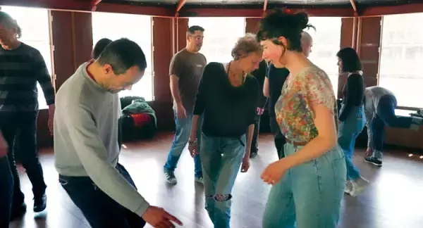 ベルリン国際映画祭〈最高賞〉受賞「アダマン号に乗って」木造建築の美しい船がデイケアセンター？「精神疾患への偏見を変えたい」ニコラ監督インタビュー