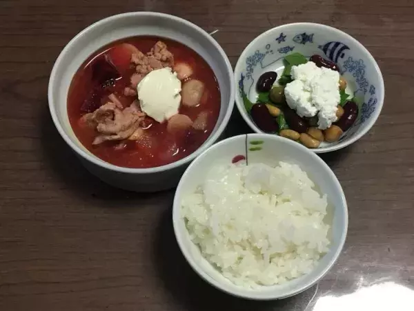 白いものしか食べない娘が食べた「簡単ボルシチ」。食べた理由は大好きなピンク色!?【感覚過敏の娘との時短レシピ】の画像