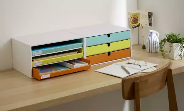 兄弟のプリントがごちゃごちゃ…片づけ苦手家族の朝が激変！「中身が見やすいA4トレイ3段引き出しBOX」【発達ナビ×フェリシモC.C.P】