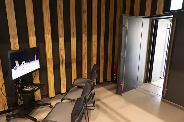 誰もが楽しめる演劇、劇場を目指して！舞台『フクローじいさんとベル子ちゃん』に込めた思いと国際障害者交流センター・ビックアイの取り組みを取材