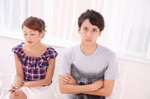 彼との会話が弾まない原因とは！？見直すべき会話中の行動・４選