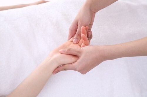 おうちでエステ仕上げ！「彼をぞくぞくさせちゃう手」になるバスタイム美容